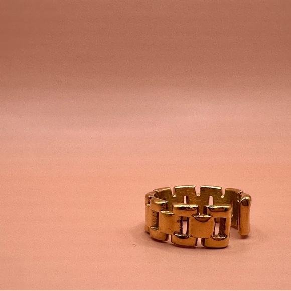 Golden ring - Picture 3 of 6